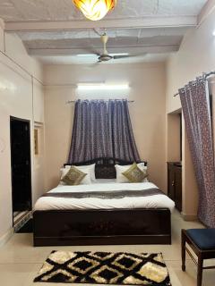 The Krishna Palace - Benares - 9