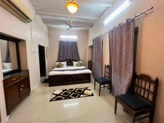 The Krishna Palace - Benares - 4