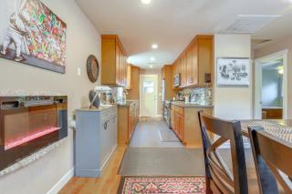 4 Mi to Dtwn Grass Valley Forest Oasis with Hot Tub - Grass Valley - 6