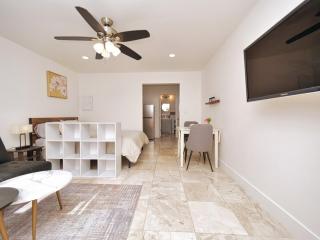 Molivu Homes Studio - PetFriendly - King Bed - W-D - 8