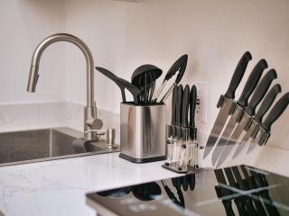 Molivu Homes Studio - PetFriendly - King Bed - W-D - 3
