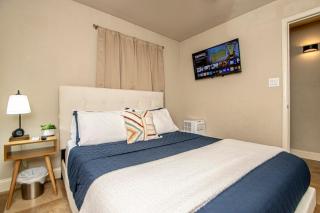 Cute and Cozy! Great for a couple or small family - Hot Springs - 7