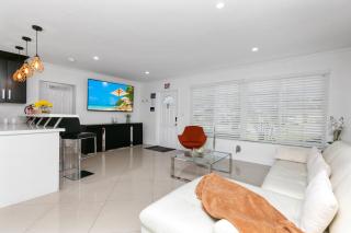 Pool House 3B-2B King Bed - BBQ - EV - Hollywood - 5