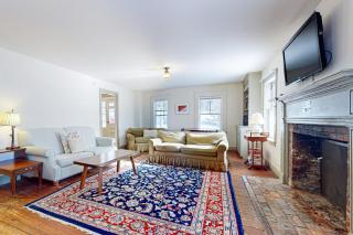 Bayberry Farmhouse - 9