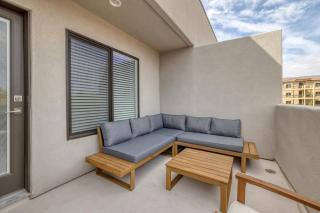 Newly furnished 5BD 4BA Townhome The Vue 30 - 5
