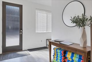 Newly furnished 5BD 4BA Townhome The Vue 30 - 2