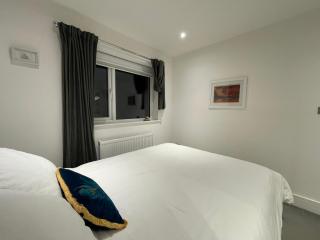 St Leonards Contemporary Courtyard Apartment - Hollington - 5