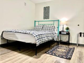 Private Room with Shared Bathroom on the 1st Floor 10 minutes walk to University of Washington - Seattle - 6