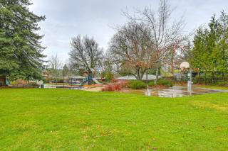 Autzen 4 Mi Away, Fenced Yard for Your Dog - 8