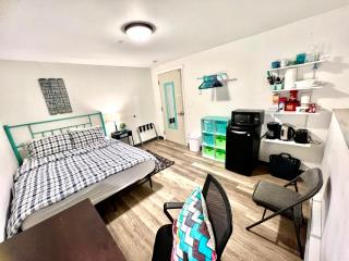 Private Room with Shared Bathroom on the 1st Floor 10 minutes walk to University of Washington - Seattle - 3