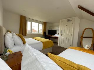 1 Lathom Ave - Parking, 2 Bathrooms, Comfortable, Welcoming, Nice Area - 4