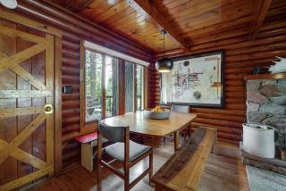 Boutique + Artsy Log Cabin in North Lake Tahoe! - 6