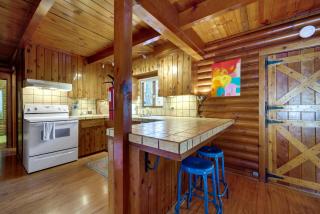 Boutique and Artsy Log Cabin in North Lake Tahoe! - 4