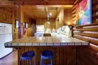 Boutique + Artsy Log Cabin in North Lake Tahoe! - 3