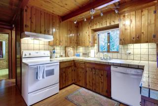 Boutique + Artsy Log Cabin in North Lake Tahoe! - 2