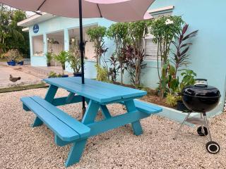 SUITE 2, BLUE PAVILION - Steps to BEACH - 8