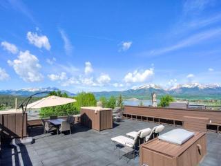 Luxury By The Lake - 4
