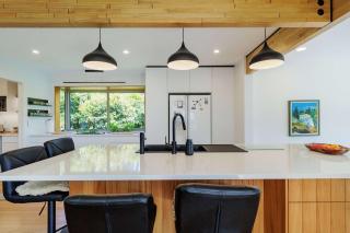 The Bach - Luxury Waterfront Living with Spa Pool - Rotorua - 9