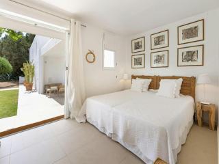 Holiday home with cozy fireplace - Es Cubells - 9