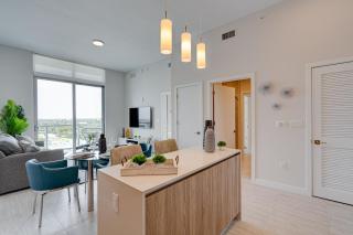 DESIGN DISTRICT CONDO 1BR & 1BA Q1205 - 4
