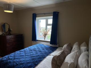 King Arthur's Rest House, Hot Tub & Garden Sleeps 10 - South Cadbury - 3