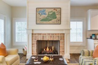Pink Plume Coastal Escape Near Beach Private Pool Grill Luxe Interiors - Hilton Head Island - 2