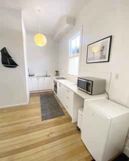 Sunny 2 Bed in Herne Bay, Close to CBD - Free WIFI - Auckland - 3
