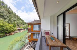 Phoenix Whispering River Yard - 4