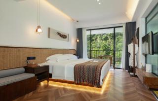 Phoenix Whispering River Yard - 1