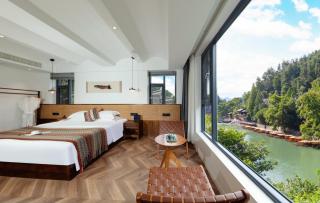 Phoenix High-End Guesthouse- River View, Mtn View, Courtyard View, Butler Service - 5