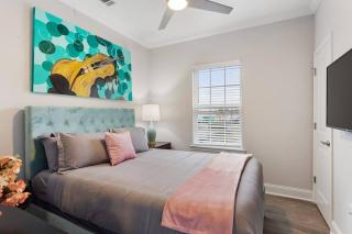 Colorful 5 Bedroom Home near Superdome - 1