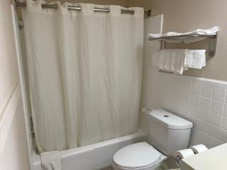 American Inn - Pratt - 9