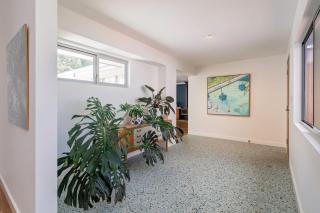 Family Retreat, near beach & town - 7