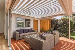 Family Retreat, near beach & town - 6