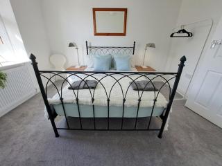 Beautiful 2BR Home close to Beachfront - 2
