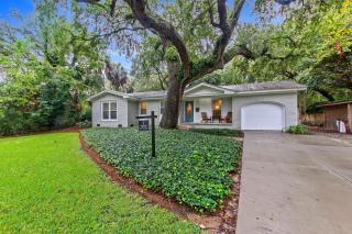AV3-20: 3 20th Avenue - 1