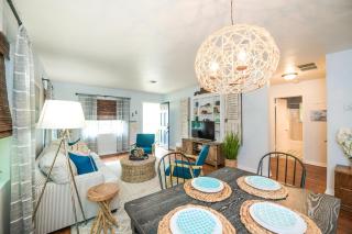 Casa Posada - So Close You Can Hear the Waves Historic Beach Cottage w Beach Gear - Anna Maria - 9