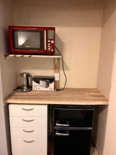 Studio is 2nd door past carport - Auckland - 8