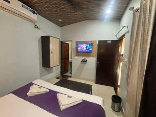 Hotel Mother land near ganga ghat - 7