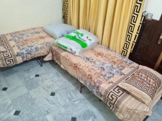 ROOM 10 Serene Retreat in Rawalpindi - Your Home Away from Home 2 FAMILY ONLY - Rawalpindi - 2