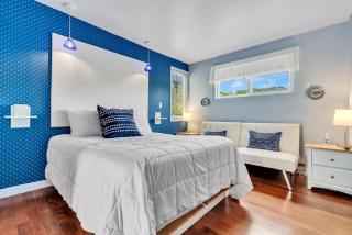 Chic 2-Bedroom Seaside Getaway - 7