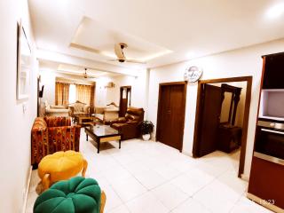 Luxury 3-BEDROOMS FAMILY APARTMENT! - Islamabad - 5