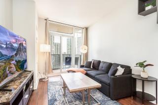 Executive 2BR 2BATH Condo with Lakeview Steps from SQ1 - Mississauga - 4