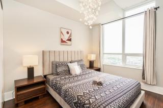 Executive 2BR 2BATH Condo with Lakeview Steps from SQ1 - Mississauga - 6