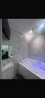 La home White Jacuzzi - Seraing - 4