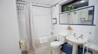 Ground Floor 2Bedroom Apt in Central Slough By Easy 2 Manage - 9