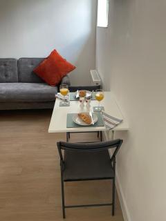 Modern studio apartment, access to Holyrood & City - 7
