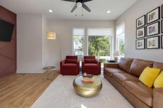 Music City Abode and Cowgirl Up Dual Townhomes - Nashville - 3