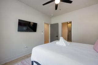 Dolly and Denim 4 Bedroom 4.5 Bath with Spacious Rooftop - Nashville - 2