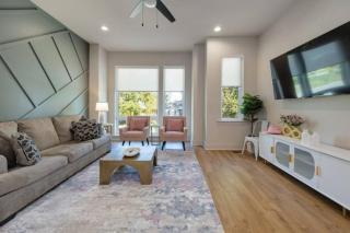 Cowgirl Up 4BD 4.5BTH Rooftop Views - 1